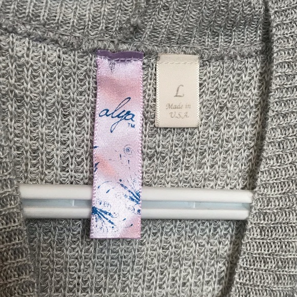 Alya Sleeveless Top - Picture 3 of 4